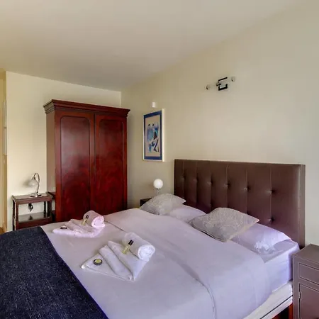 Appartamento Spacious Flat Near Exhibition Park In Guestready *