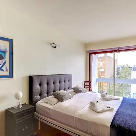 Spacious Flat Near Exhibition Park In Guestready Appartamento Parigi