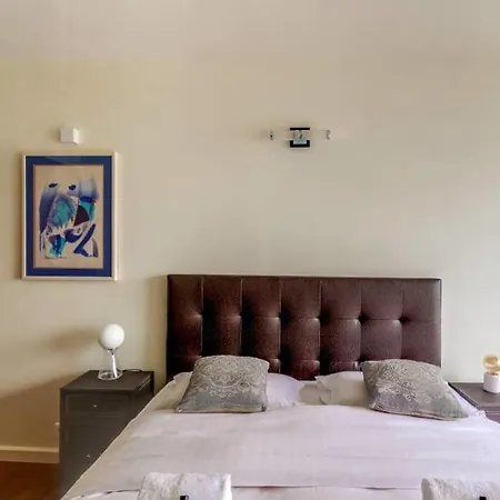 Spacious Flat Near Exhibition Park In Guestready Appartamento Parigi