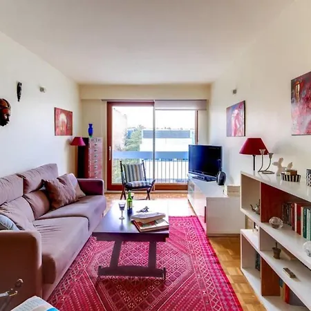 Spacious Flat Near Exhibition Park In Guestready Appartamento