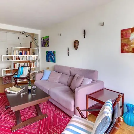 Spacious Flat Near Exhibition Park In Guestready Appartamento